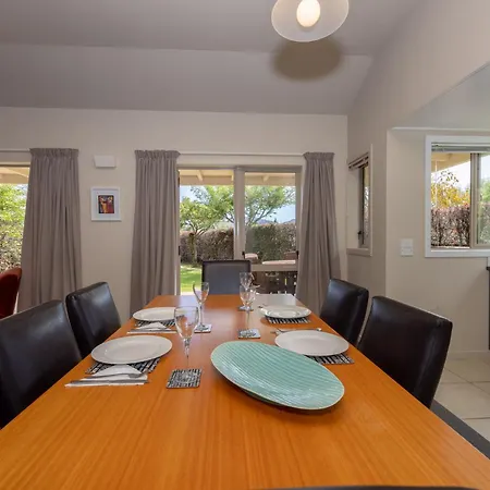 Meadowstone Executive Villa Close To Lake Wanaka