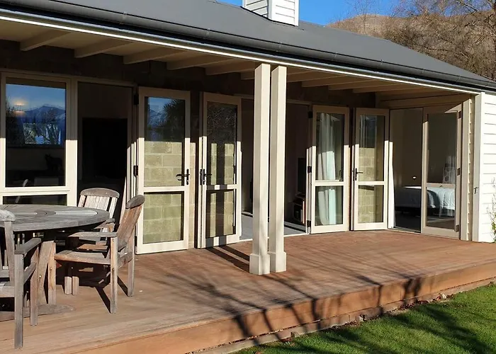 Meadowstone | Cosy With Gas Fireplace & Bbq Villa