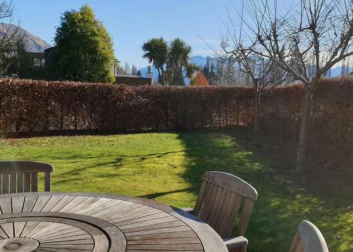 Meadowstone | Cosy With Gas Fireplace & Bbq * Wanaka
