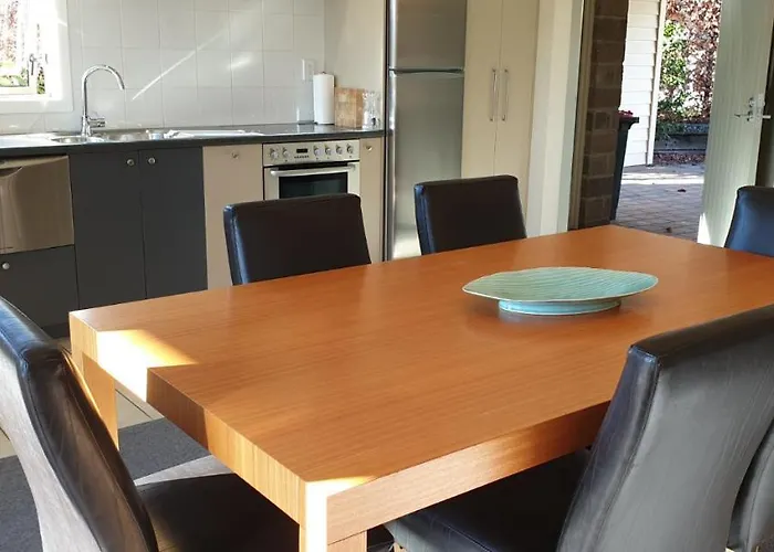 Villa Meadowstone | Cosy With Gas Fireplace & Bbq Wanaka