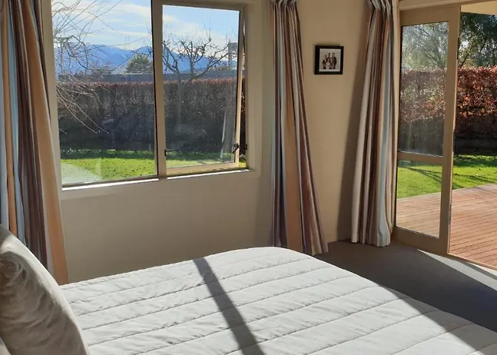 Meadowstone | Cosy With Gas Fireplace & Bbq Villa *