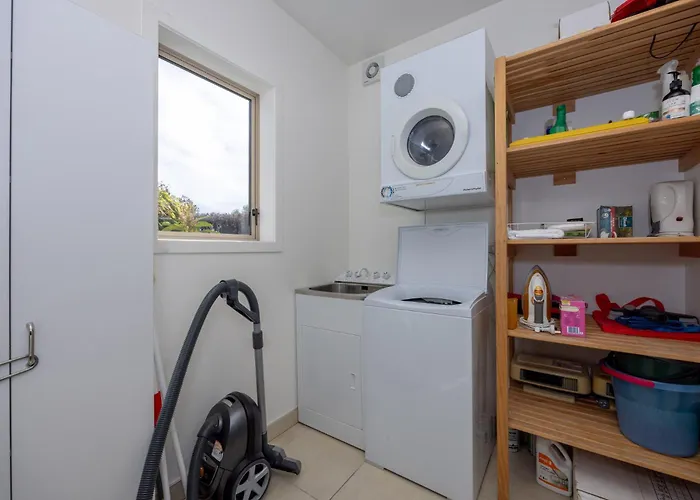 Meadowstone | Cosy With Gas Fireplace & Bbq