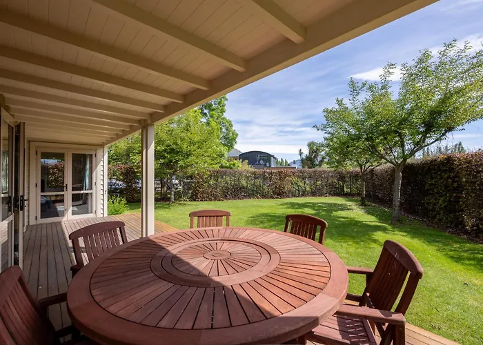Meadowstone | Cosy With Gas Fireplace & Bbq Villa *