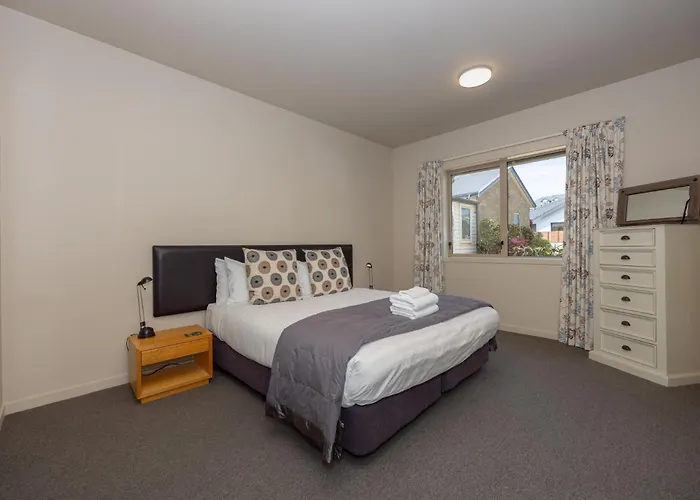 Meadowstone | Cosy With Gas Fireplace & Bbq Villa Wanaka