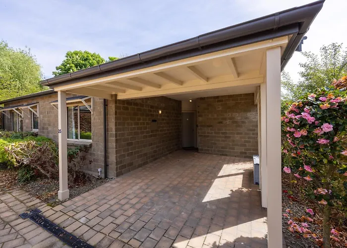 Villa Meadowstone | Cosy With Gas Fireplace & Bbq *