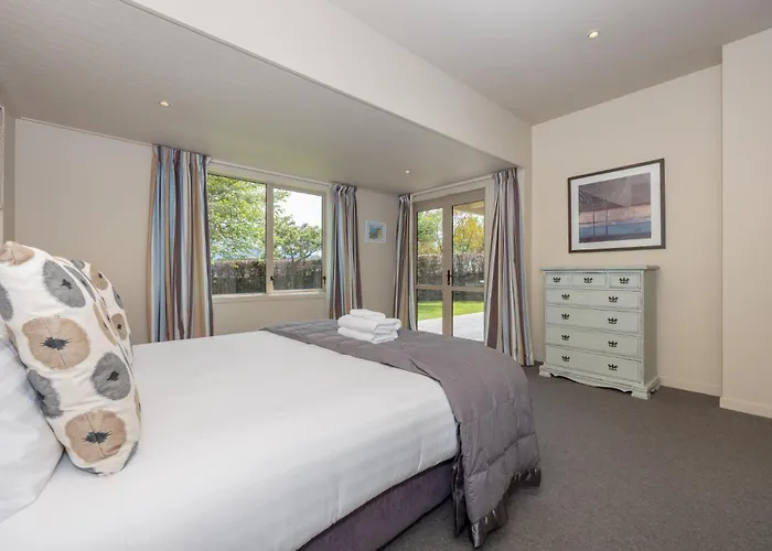 Villa Meadowstone | Cosy With Gas Fireplace & Bbq Wanaka