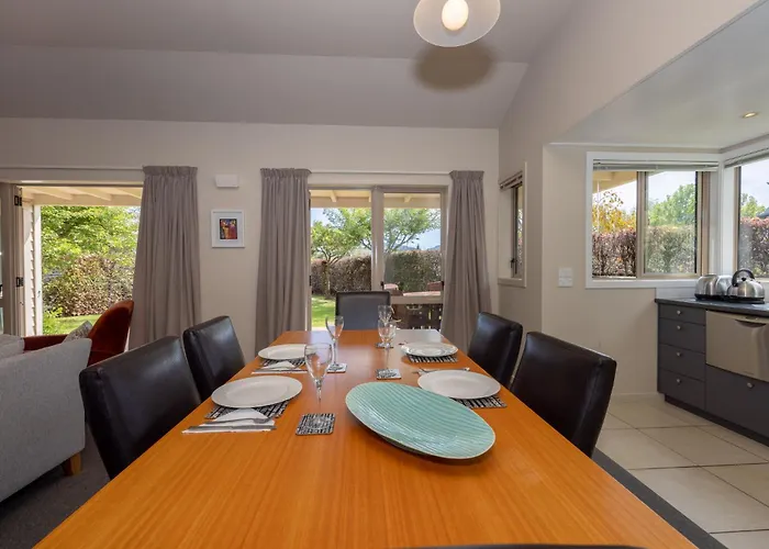 Meadowstone | Cosy With Gas Fireplace & Bbq Villa Wanaka