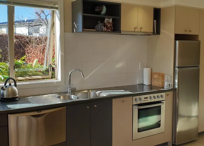 Meadowstone | Cosy With Gas Fireplace & Bbq Wanaka