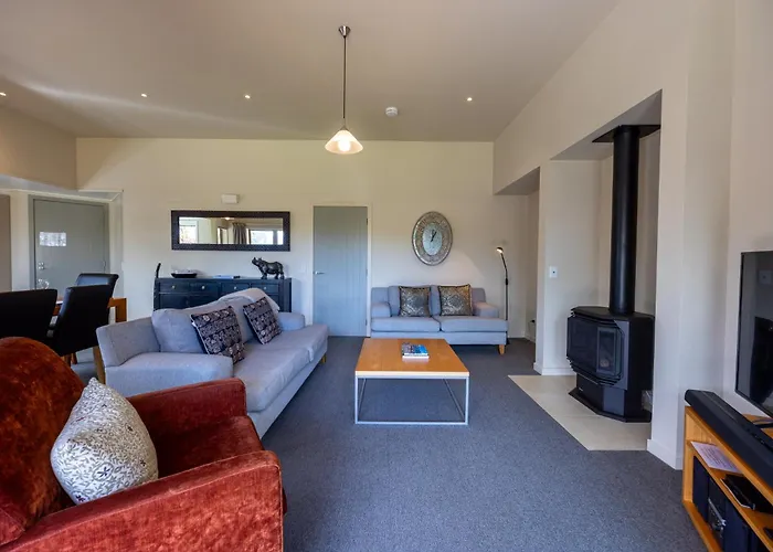 Meadowstone | Cosy With Gas Fireplace & Bbq Villa