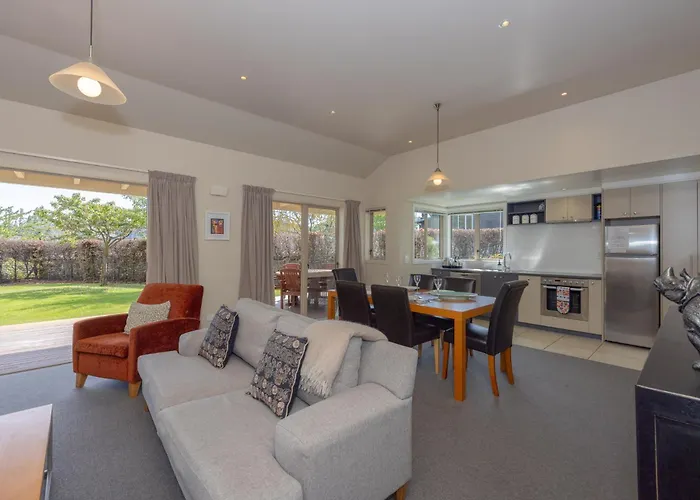 Meadowstone | Cosy With Gas Fireplace & Bbq *