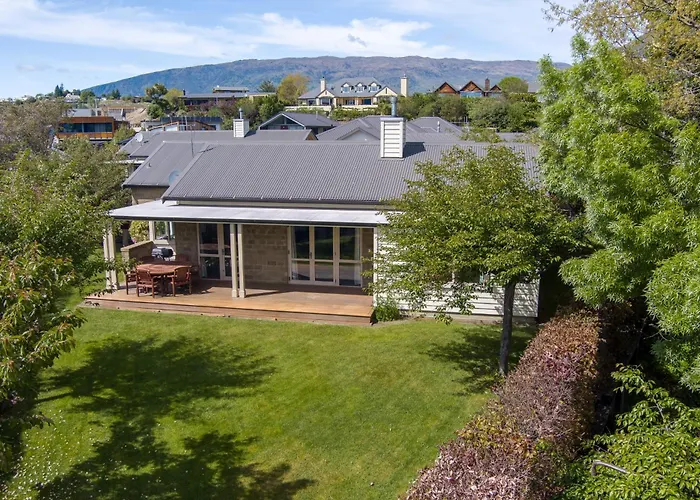 Meadowstone | Cosy With Gas Fireplace & Bbq Villa