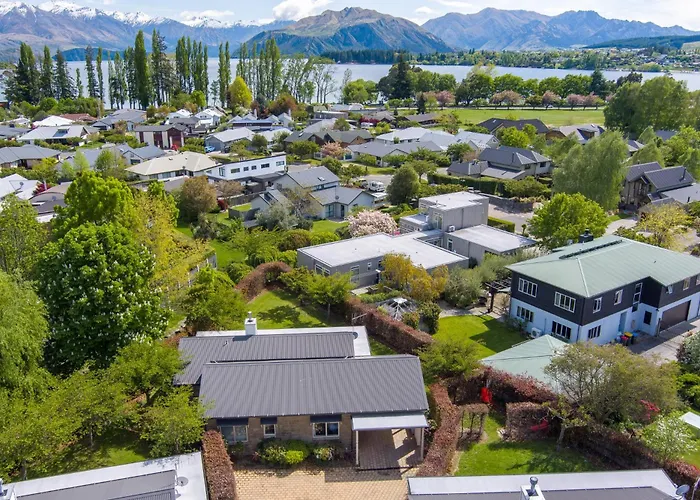Meadowstone | Cosy With Gas Fireplace & Bbq