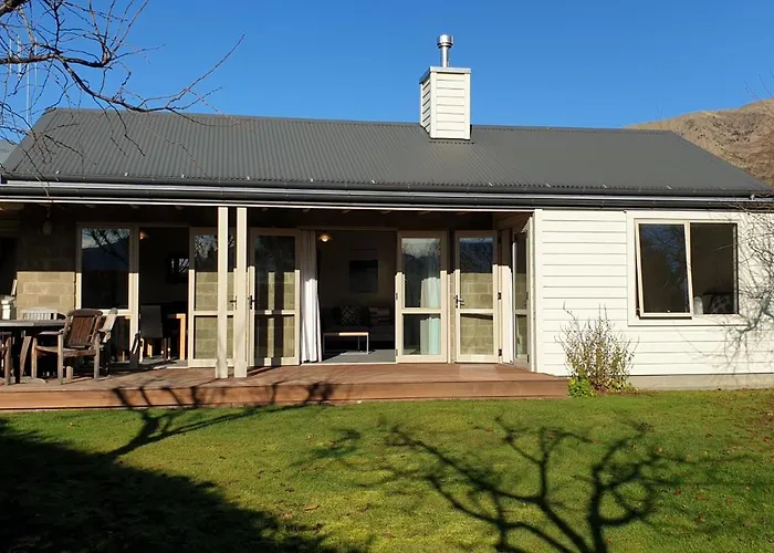 Villa Meadowstone | Cosy With Gas Fireplace & Bbq